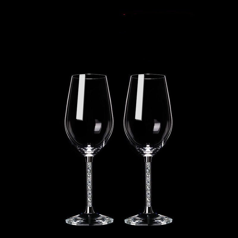 Lead-free crystal wine glass with diamonds