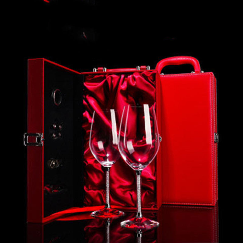 Lead-free crystal wine glass with diamonds